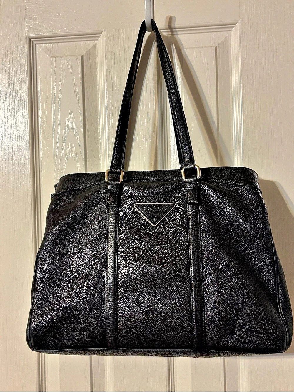 Prada Vitello Daino Tote Bag Leather Tote in Black